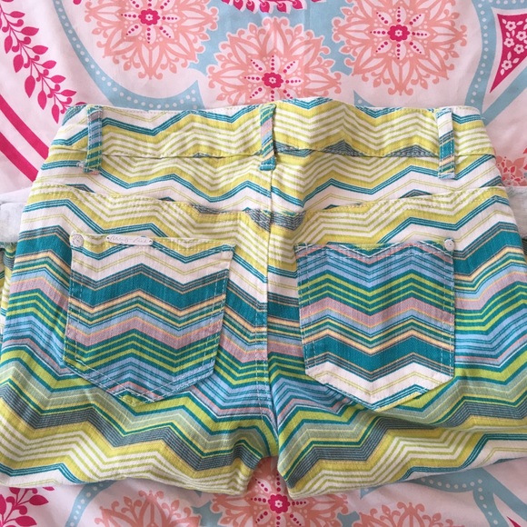 Celebrity Pink sz 5 shorts . Stretch . Lower rise - Picture 2 of 3